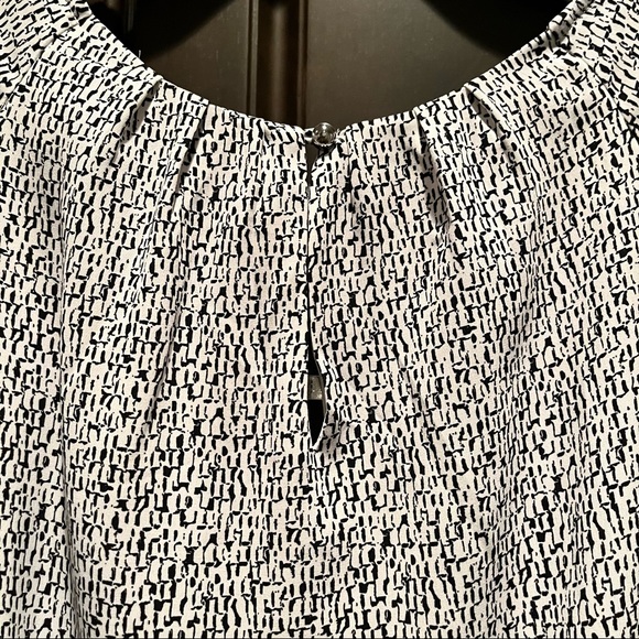 NWT White House Black Market 3/4 Sleeve Keyhole Painted Texture Blouse size S - Picture 8 of 11